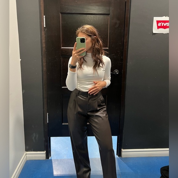 Noa relaxed High Rise Faux Leather Pants - Picture 2 of 10